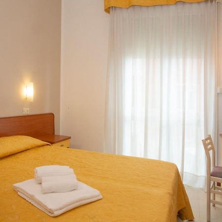 Hotel Carnaby Rimini Exterior photo
