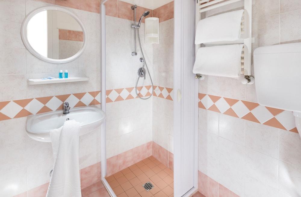 Hotel Carnaby Rimini Exterior photo