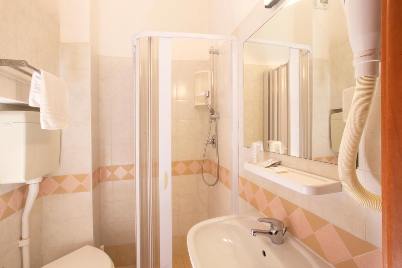 Hotel Carnaby Rimini Exterior photo
