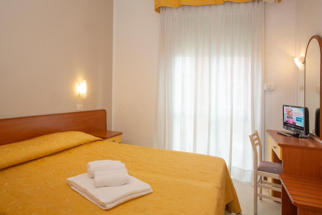 Hotel Carnaby Rimini Exterior photo