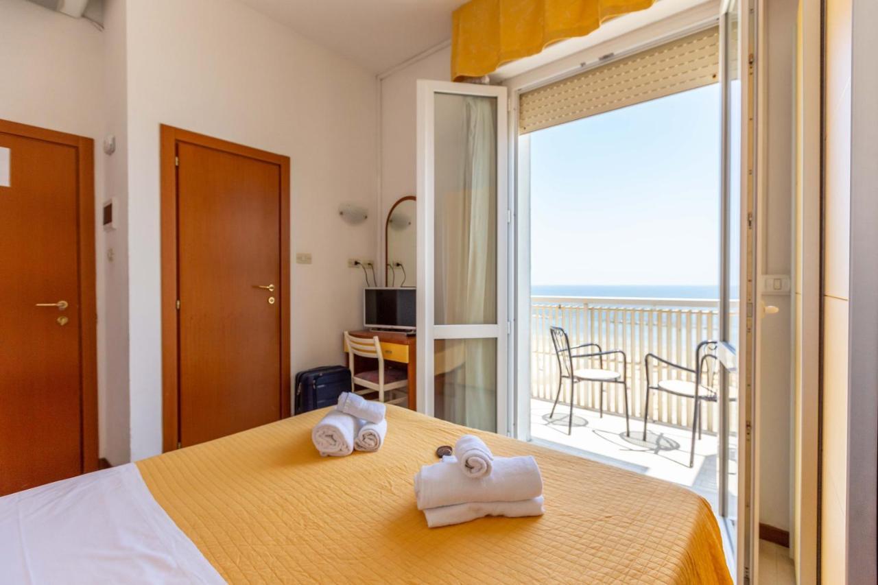 Hotel Carnaby Rimini Exterior photo