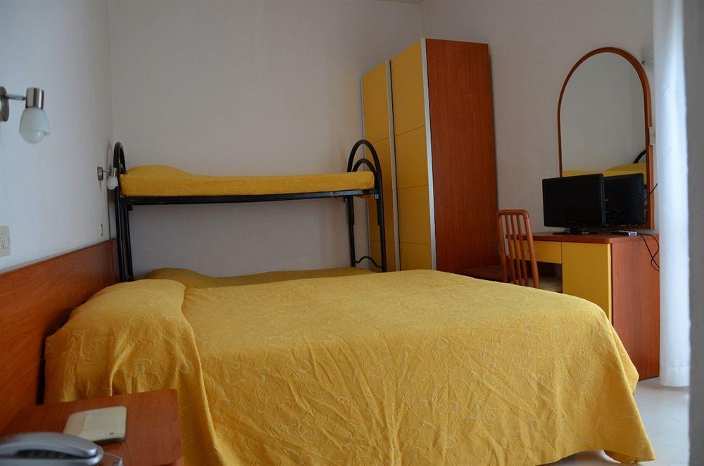 Hotel Carnaby Rimini Exterior photo
