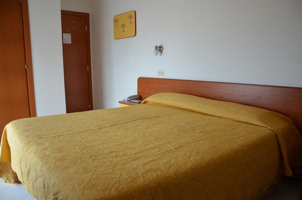 Hotel Carnaby Rimini Exterior photo