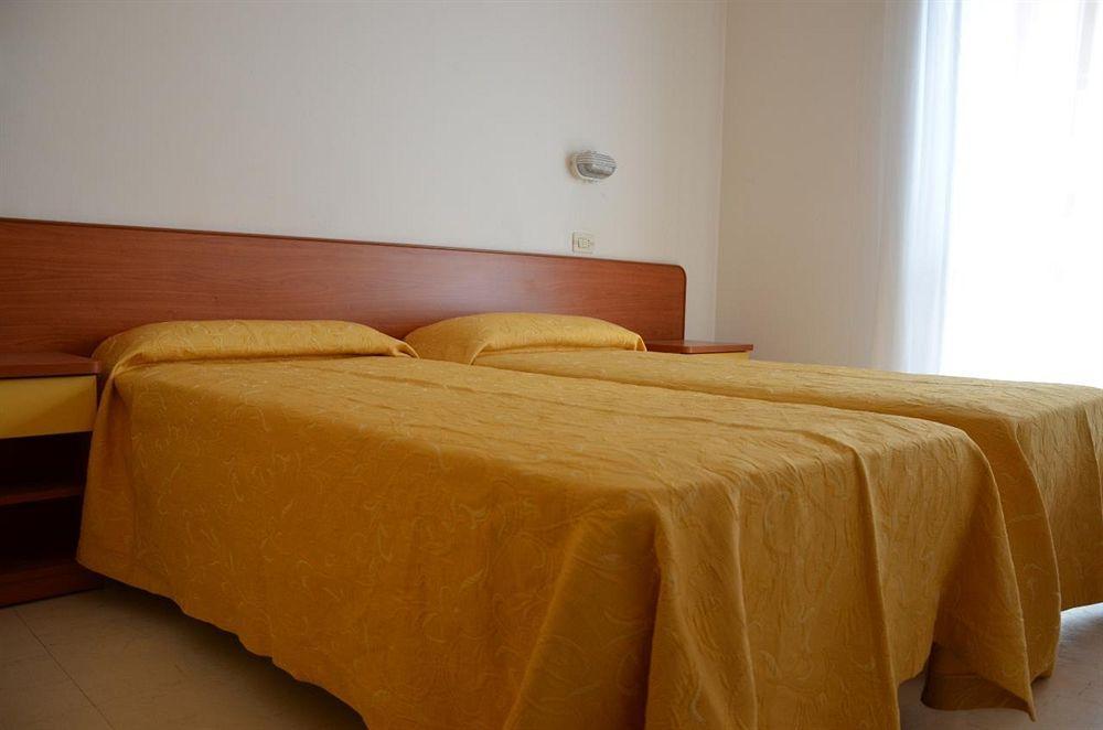 Hotel Carnaby Rimini Exterior photo