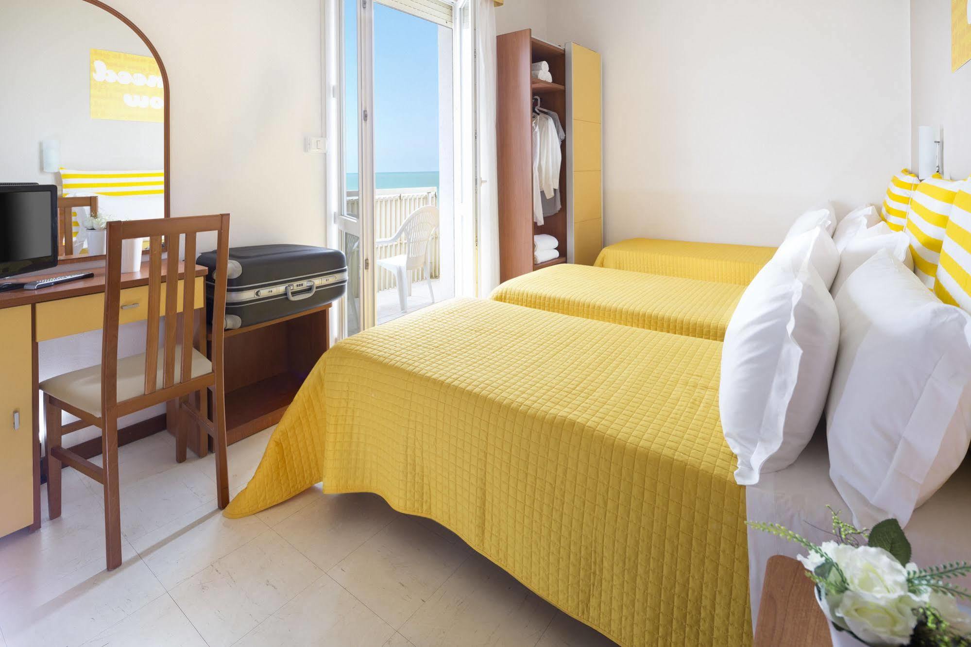 Hotel Carnaby Rimini Exterior photo
